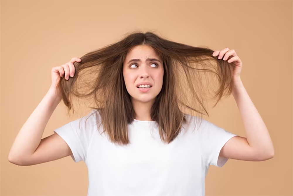 9 Most Common Signs That Your Hair is Damaged